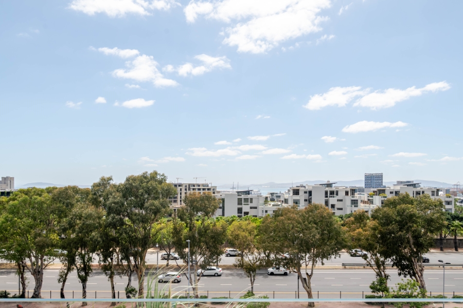 To Let 2 Bedroom Property for Rent in Green Point Western Cape